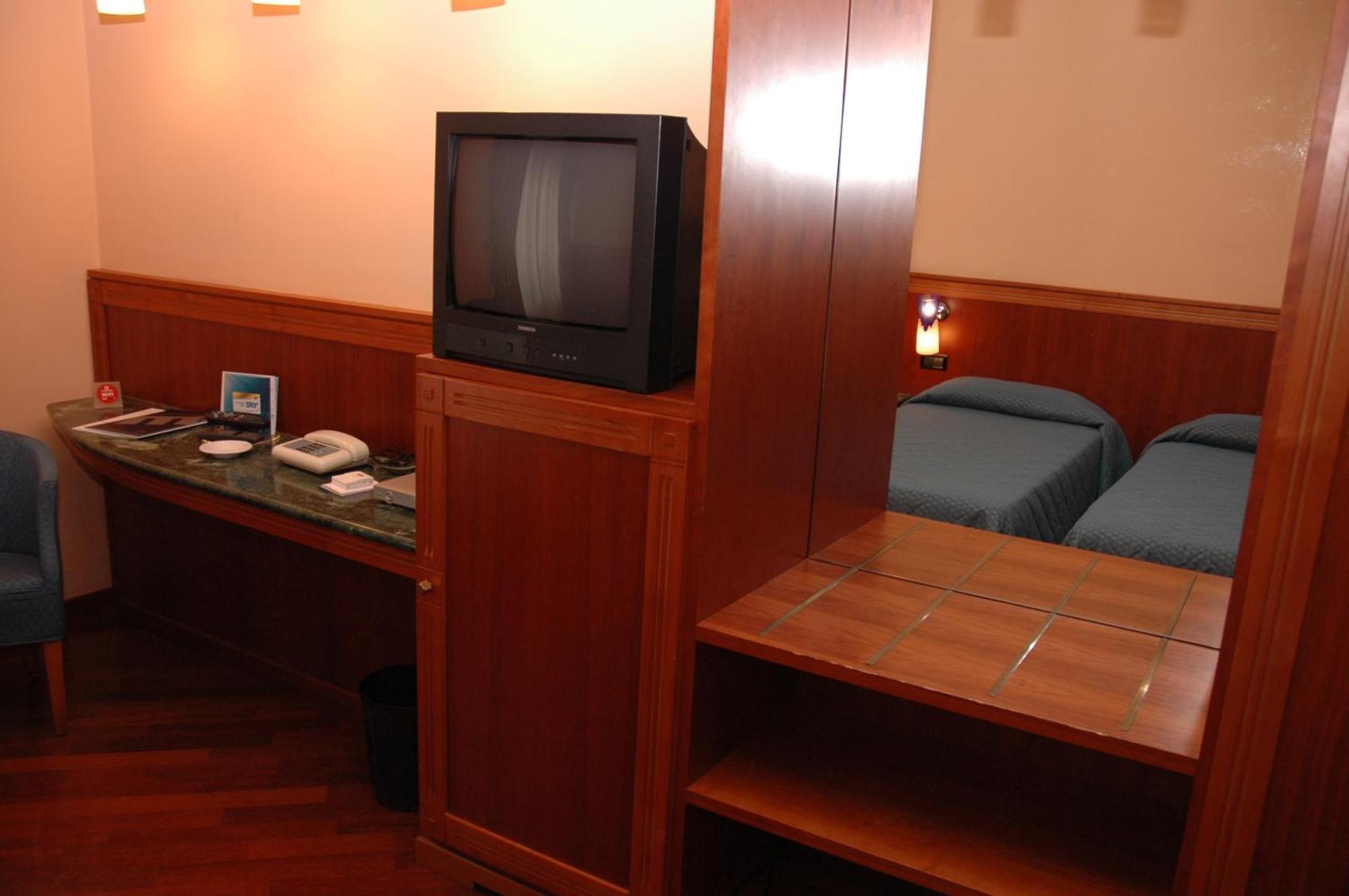 Hotel Michelangelo Palace & Spa Terni Værelse billede
